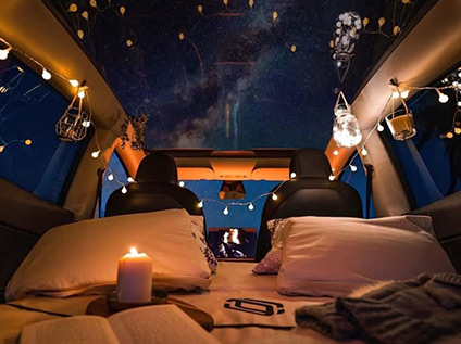 Романтика на колесах: 10 идей для незабываемого свидания в автомобиле